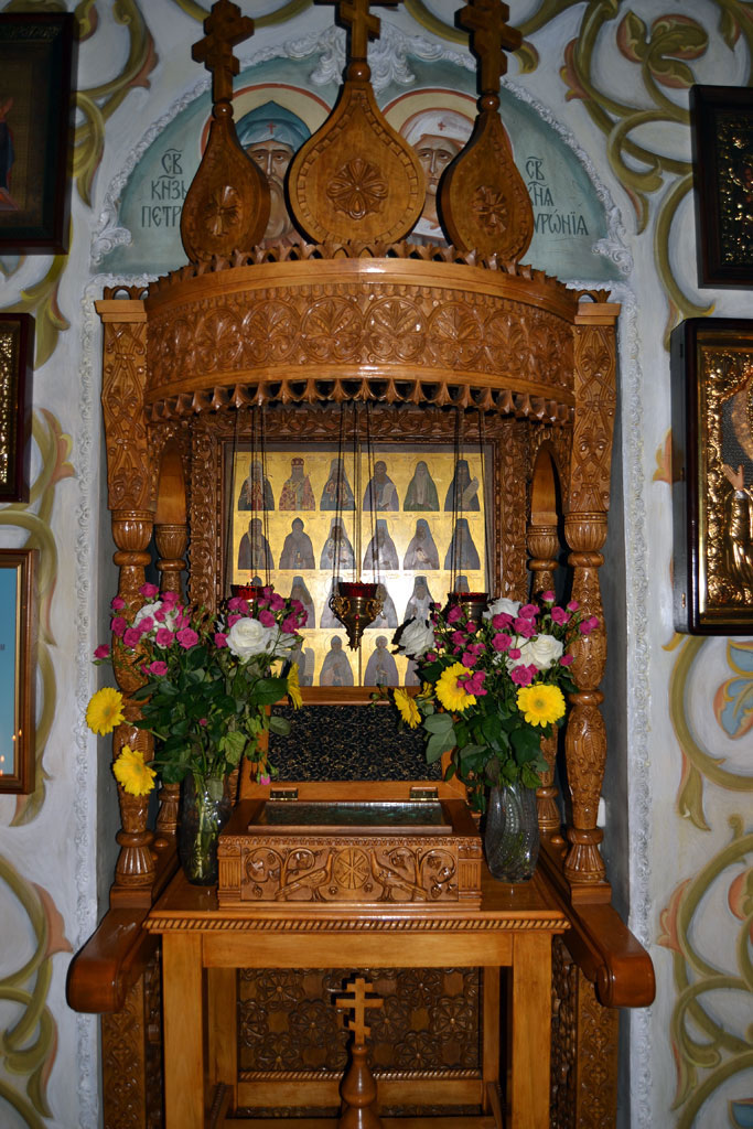 В Калужском храме святого пророка Иоанна Предтечи постоянно доступны для поклонения частички мощей святых преподобных Оптинских старцев