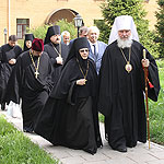 11 мая в Неделю 4-ю по Пасхе, о расслабленном, настоятель храма святого пророка Иоанна Предтечи в Калуге, секретарь Калужской епархии, игумен Мефодий (Пронькин) сослужил митрополиту Калужскому и Боровскому Клименту в Богородично-Рождественской Девичьей пустыни села Барятино.