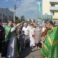 18 июля в пятницу в храме святого пророка Иоанна Предтечи в Калуге собором духовенства храма совершена Божественная литургия и крестный ход с молебном.