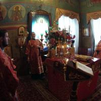 Светлый Вторник, день Иверской иконы Божией Матери в храме святого пророка Иоанна Предтечи в Калуге совершена Пасхальная Божественная литургия