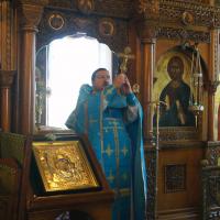 В понедельник 6-й седмицы по Пятидесятнице, в день памяти Владимирской иконы Божией Матери в храме святого пророка Иоанна Предтечи клирики соборно совершили Божественную литургию