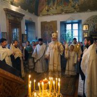 в канун праздника рождества Крестителя Спасова Иоанна, митрополит Калужский и Боровский совершил Всенощное бдение в Предтеченском храме Калуги. Высокопреосвященнейшему владыке сослужили клирики храма