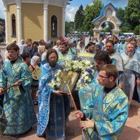 в день празднования Боголюбской иконы Божией Матери секретарь епархии, настоятель храма святого пророка Иоанна Предтечи сопровождал высокопреосвященнейшего в его архипастырской поездке в село Карижу, что под Малоярославцем