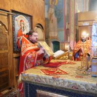 в Предтеченском храме Калуги славили архангела Михаила и прочие Небесные Силы бесплотные. Богослужебный круг начался накануне с вечерни и полиелейной утрени