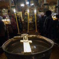 в день Крещения Господня в храме святого пророка Иоанна Предтечи были совершены торжественные богослужения. Начался богослужебный круг Всенощным бдением состоящим из великого повечерия, литии и утрени