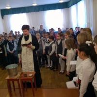 клирик храма святого пророка Иоанна Предтечи священник Евгений Холявко по приглашению преподавательского состава и учащихся посетил ДШИ №5 города Калуги. Учащиеся приготовили концертную программу состоящую из рождественских песнопений