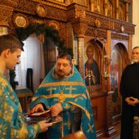Святая Церковь празднует Сретение Господа нашего Иисуса Христа, в храме святого пророка Иоанна Предтечи в Калуге прошли праздничные богослужения