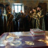 в Великую Пятницу в храме святого пророка Иоанна Предтечи совершены уставные богослужения с чином выноса и положения Плащаницы