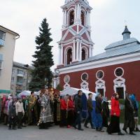 вечер Великой Пятницы - в Предтеченском храме совершена утреня Великой Субботы с чином погребения Спасителя. В этот день Церковь воспоминает погребение Господа Иисуса Христа, пребывание Его тела во гро­бе, сошествие душею во ад для возвещения там побе­ды над смертью и избавления душ