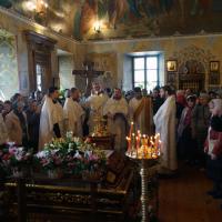 в Предтеченском храме совершены часы, изобразительны и вечерня с литургией святителя Василия Великого. После стихир вечерни на Господи воззвах и входа с Евангелием прочитаны 15 паремий Триоди, в которых заключаются прообразы страданий, смерти и воскресения Христа