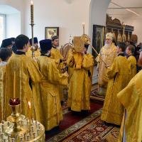 в Неделю 7-я по Пасхе, святых отцев I Вселенского Собора, Митрополит Калужский и Боровский Климент, глава Калужской митрополии, совершил Божественную литургию в в женской монашеской общине Пресвятой Богородицы с. Серебряно, архипастыря сопровождали клирики Предтеченского храма