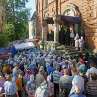 на явление иконы Пресвятой Богородицы во граде Казани, уже традиционно, в Калуге проходит крестный ход с Казанской иконой Божией матери, маршрут неизменен уже много лет