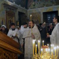 В храме святого пророка Иоанна Предтечи в Калуге богослужебный круг начался всенощным бдением, состоящим из великого повечерия с литией и утрени с первым часом, в храм собралось около трех сотен молящихся