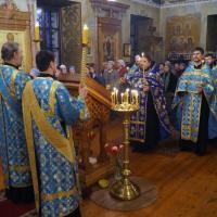 Сретение Господа Нашего Иисуса Христа, в Предтеченском храме Калуги были совершены торжественные богослужения. Накануне вечером было совершено Всенощное бдение с чтением паримий и литией