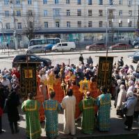 вторник Светлой седмицы, день памяти Иверской иконы Божией Матери, в Предтеченском храме Калуги были совершены пасхальные богослужения. Накануне вечером собором духовенства были совершены вечерня и утреня пасхальным чином