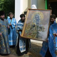 в торжественном молебном пении перед чудотворным образом Пресвятой Богородицы 