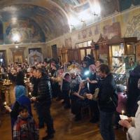 вечером четверга, в храме святого пророка Иоанна Предтечи в Калуге после вечернего богослужения, клиром храма совершено таинство Елееосвящения. Уже традиционно, в 16.30 была проведена общая Исповедь и, пока читался акафист Пресвятой Владычице 