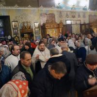 Вечером 6 января, в храме святого пророка Иоанна Предтечи в Калуге было совершено Всенощное бдение Рождества Христова, состоящее из великого повечерия с литией и утрени. На полиелее было собором духовенства было пропето величание праздника Рождества Христова