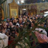 Утром Рождества Христова в храме святого пророка Иоанна Предтечи были совершены две Божественные литургии в восемь и десять часов утра. Раннюю литургию, в северном приделе в честь святых мучеников и исповедников Гурия, Самона и Авива,  совершал иерей Павел Степанюк при диаконе Викторе Староста.