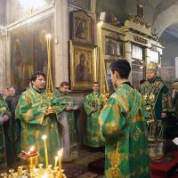 в день преставления и второго обретения мощей святого преподобного Серафима Саровского, игумен Мефодий (Пронькин) и иерей Александр Беляев сослужили епископу Тарусскому Серафиму, викарию Калужской епархии за Божественной литургией в Свято-Никольском храме Калуги. Преосвященнейший в этот день празднует своё тезоименитство