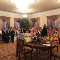 христославы-колядовщики в количестве 88-ми учащихся и 20-ти родителей и педагогов Воскресной школы Предтеченского Храма поздравляли с праздником Рождества Христова митрополита Калужского и Боровского Климента в его покоях в Епархиальном управлении