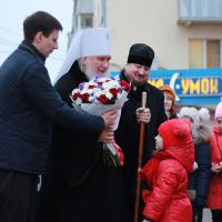 у стен храма святого пророка Иоанна Предтечи митрополит Калужский и Боровский Климент открыл Рождественский вертеп. Вот уже почти три десятилетия данное событие дает начало Рождественской неделе в Калуге. В мероприятии приняли участие воспитанники Воскресной школы и духовенство храма
