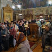 Святая Церковь вспоминает событие из земной жизни Христа Спасителя: на 40-й день по рождении Богомладенец был принесен в Иерусалимский храм - центр религиозной жизни богоизбранного народа