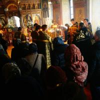 на девятый день после трагедии в Кемерово, по благословению Святейшего Патриарха Московского и всея Руси Кирилла, во всех храмах Русской Православной Церкви совершаются заупокойные богослужения по погибшим