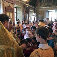 в Неделю 3-ю по Пятидесятнице, день памяти святителя Митрофана, патриарха Константинопольского и преподобного Мефодия, игумена Пешношского в храме святого пророка Иоанна Предтечи в Калуге были совершены воскресные богослужения. Накануне вечером было совершено всенощное бдение собравшее в храме полторы сотни прихожан