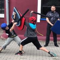 При храме святого пророка Иоанна Предтечи в Калуге действует информационно-тематическая площадка, педагоги которой стараются организовать каждый день в разнообразном ритме, тем самым не давая угаснуть познавательному задору в детях