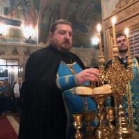 В храме святого пророка Иоанна Предтечи в Калуге отметили двнадесятый праздник - рождество Пресвятой Богородицы. Накануне вечером было совершено всенощное бдение собравшее в храме более двух сотен прихожан, предстоял игумен Мефодий (Пронькин), ему сослужили иерей Евгений Холявко, иерей Александр Беляев, иерей Павел Степанюк, протодиакон Василий Савельев и диакон Виктор Староста