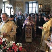 Празднование Пресвятой Богородице, в честь Ее иконы, именуемой "Казанская", совершается 4 ноября и установлено в благодарность за избавление Москвы и всей России от нашествия поляков в 1612 году. Конец ХVI и начало ХVII столетия известны в истории России как Смутное время. Страна подверглась нападению польских войск, которые глумились над православной верой, грабили и жгли храмы, города и села.