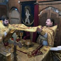 в Неделю 31-ю по Пятидесятнице, святых праотец, в храме святого пророка Иоанна Предтечи были совершены воскресные богослужения. Накануне вечером, соборно, клиром храма, было совершено всенощное бдение, несмотря на предновогодние хлопоты в храме собралось около двух сотен прихожан