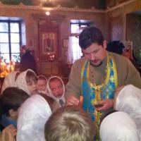 на праздник Введения во храм Пресвятой Богородицы, храм святого пророка Иоанна Предтечи в Калуге посетили учащиеся 2-го класса 25-й школы Калуги. Несмотря на удаленность школы от храма подобные уроки бывают регулярно, хотя для этого класса знакомство с храмом произошло впервые