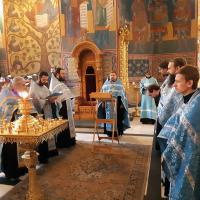 в понедельник, священнослужители боровского благочиния совершили в кафедральном Свято-Троицком соборе молебное пение с чтением акафиста Пресвятой Богородице пред иконой Ея 