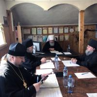 в городе Жиздра состоялось выездное заседание Архиерейского совета Калужской митрополии, возглавил заседание митрополит Калужский и Боровский Климент, глава Калужской митрополии, участниками выступили архиепископ Песоченский и Юхновский Максимилиан, епископ Козельский и Людиновский Никита, игумен Мефодий (Пронькин) - секретарь Архиерейского совета митрополии