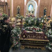 в Великую пятницу, в храме святого пророка Иоанна Предтечи в Калуге были совершены богослужения посвященные Евангельским событиям - снятие Христа с Креста и погребение во гроб