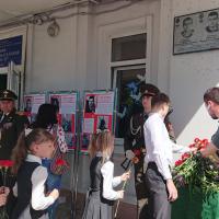 21 мая, во дворике средне-образовательной школы  №25 состоялся митинг, посвященный открытию мемориальной доски выпускникам школы, погибшим при исполнении служебного воинского долга в Чечне, в котором принял участие священник храма святого Иоанна Предтечи иерей Евгений Холявко.