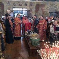 на Радоницу, в храме святого пророка Иоанна Предтечи в Калуге были совершены уставные богослужения. Общецерковный устав умалчивает об особенностях поминовения в данный день, так как традиция особого поминания усопших в девятый день по Пасхе есть только в Русской Православной Церкви. Вечером были совершены вечерня и утреня, после которых была совершена панихида