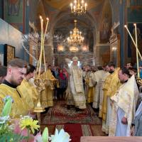 в день памяти рождества честного славного Пророка, Предтечи и Крестителя Господня Иоанна в Предтеченском храме Калуги прошли торжественные богослужения начавшиеся вечером всенощным бдением и продолжившиеся утром служением литургии, которую совершил митрополит Калужский и Боровский Климент, глава Калужской митрополии