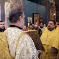 Святая Церковь празднует день памяти святых первоверховных апостолов Петра и Павла, оканчивая в данный день и одноименный пост. В Предтеченском храме накануне вечером собором духовенства было совершено всенощное бдение с чтением паримий и литией