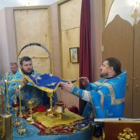 в храме святого пророка Иоанна Предтечи Богослужебный круг начался накануне вечером с всенощного бдения с литиёй. Богослужение совершалось соборно клиром храма - предстоял игумен Мефодий (Пронькин), настоятель храма. На полиелее перед иконой праздника было пропето величание и молящиеся восприняли помазание освященным елеем