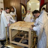 в Неделю 15-ю по Пятидесятнице, по Воздвижении, митрополит Калужский и Боровский Климент, архиепископ Песоченский и Юхновский Максимилиан и епископ Козельский и Людиновский Никита совершили Великое освящение и Литургию в храме в честь святителя Николая, архиепископа Мир Ликийских в с. Фоминичи, архипастырю сослужили клирики храма святого пророка Иоанна Предтечи в Калуге игумен Мефодий (Пронькин) и иерей Александр Беляев