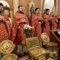 в первый день Рождественского поста, в храме святого пророка Иоанна Предтечи славили святых мучеников и исповедников Гурия, Самона и Авива, в честь которых устроен северный придел храма. Накануне вечером собором духовенства было совершено всенощное бдение с литией