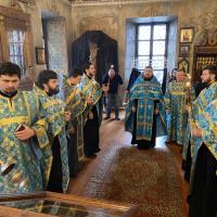 в храме святого пророка Иоанна Предтечи в Калуге по благословению митрополита Калужского и Боровского Климента состоялось молебное пение с чтением акафиста пред Калужской иконой Божией Матери