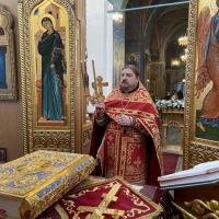 вечером в храме святого пророка Иоанна Предтечи была совершена Пасхальная Вечерня. Богослужение совершалось клиром храма соборно - предстоял игумен Мефодий (Пронькин), настоятель храма, ему сослужили иерей Евгений Холявко, иерей Павел Рогожин, иерей Павел Степанюк и диакон Виктор Староста