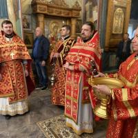 в Неделю святых Жен-Мироносиц, в храме святого пророка Иоанна Предтечи были совершены воскресные богослужения, накануне вечером всенощное бдение, утром две Божественные литургии