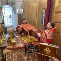 в Неделю 4-ю по Пасхе, о расслабленном, в храме святого пророка Иоанна Предтечи были совершены воскресные богослужения. Всенощное бдение совершалось соборно, предстоял игумен Мефодий (Пронькин) - настоятель храма, секретарь Калужской епархии