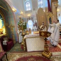 на сороковой день по Светлой Пасхе, Святая Церковь празднует чудесное Вознесение Господа нашего Иисуса Христа на небо - Спаситель пред своими учениками, дав им наставление пребывать вместе, видимым образом стал подниматься на небо