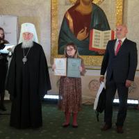 в Белом зале Храма Христа Спасителя состоялась торжественная церемония вручения наград победителям очного этапа VI сезона Международного детско-юношеского литературного конкурса «Лето Господне» им. И. С. Шмелева в старшей возрастной категории (10-11 классы), в числе которых вошла и Ульяна Фролова - выпускница Воскресной школы храма Иоанна Предтечи